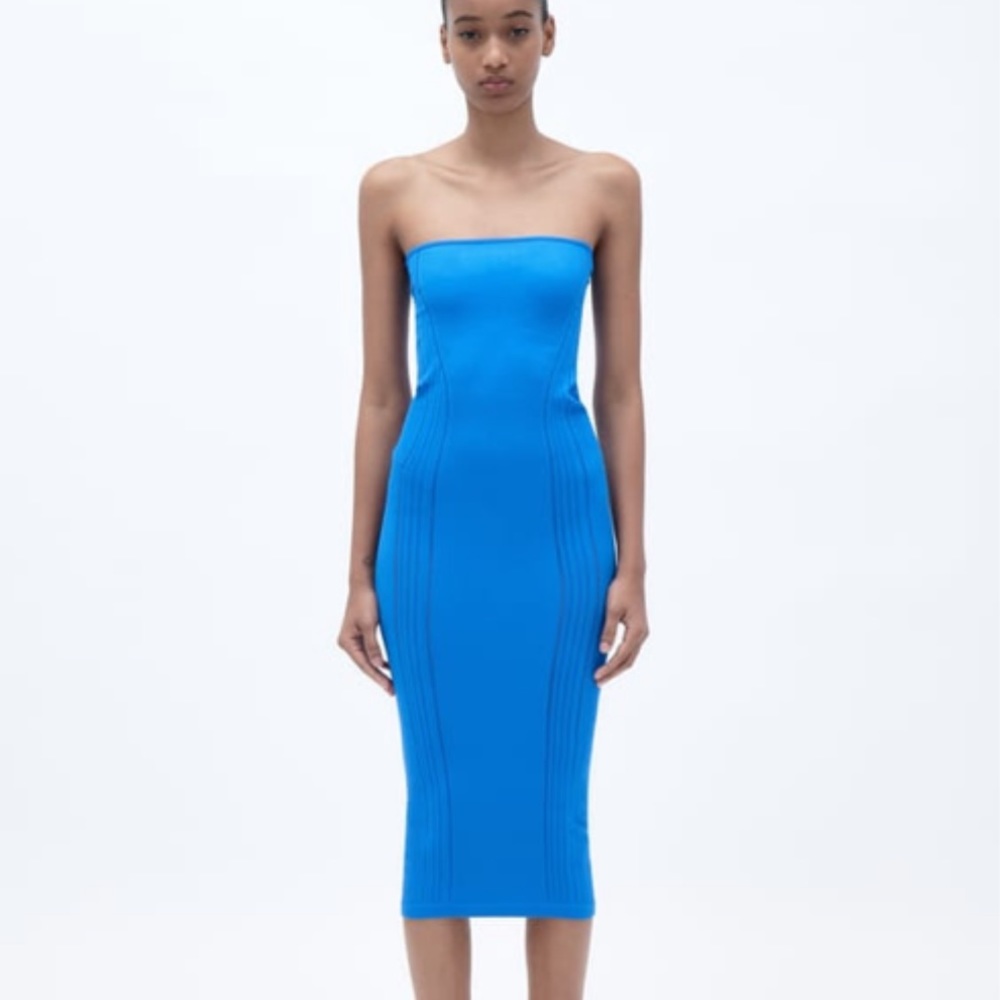 Super flattering blue midi dress